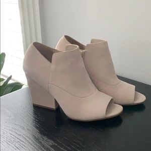Naturalized Skylar Block Booties